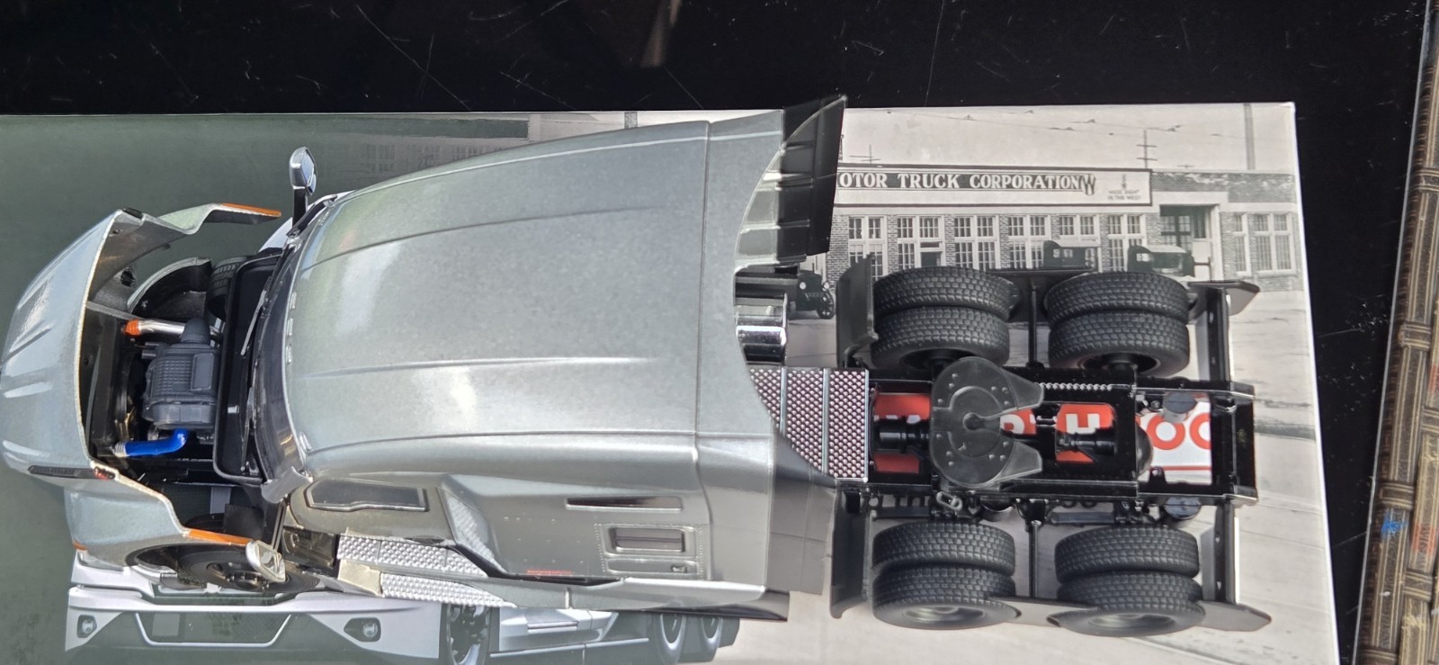 Kenworth 100 T680 1:32 Diecast Semi Truck Model Silver/Black Opening Hood/Doors