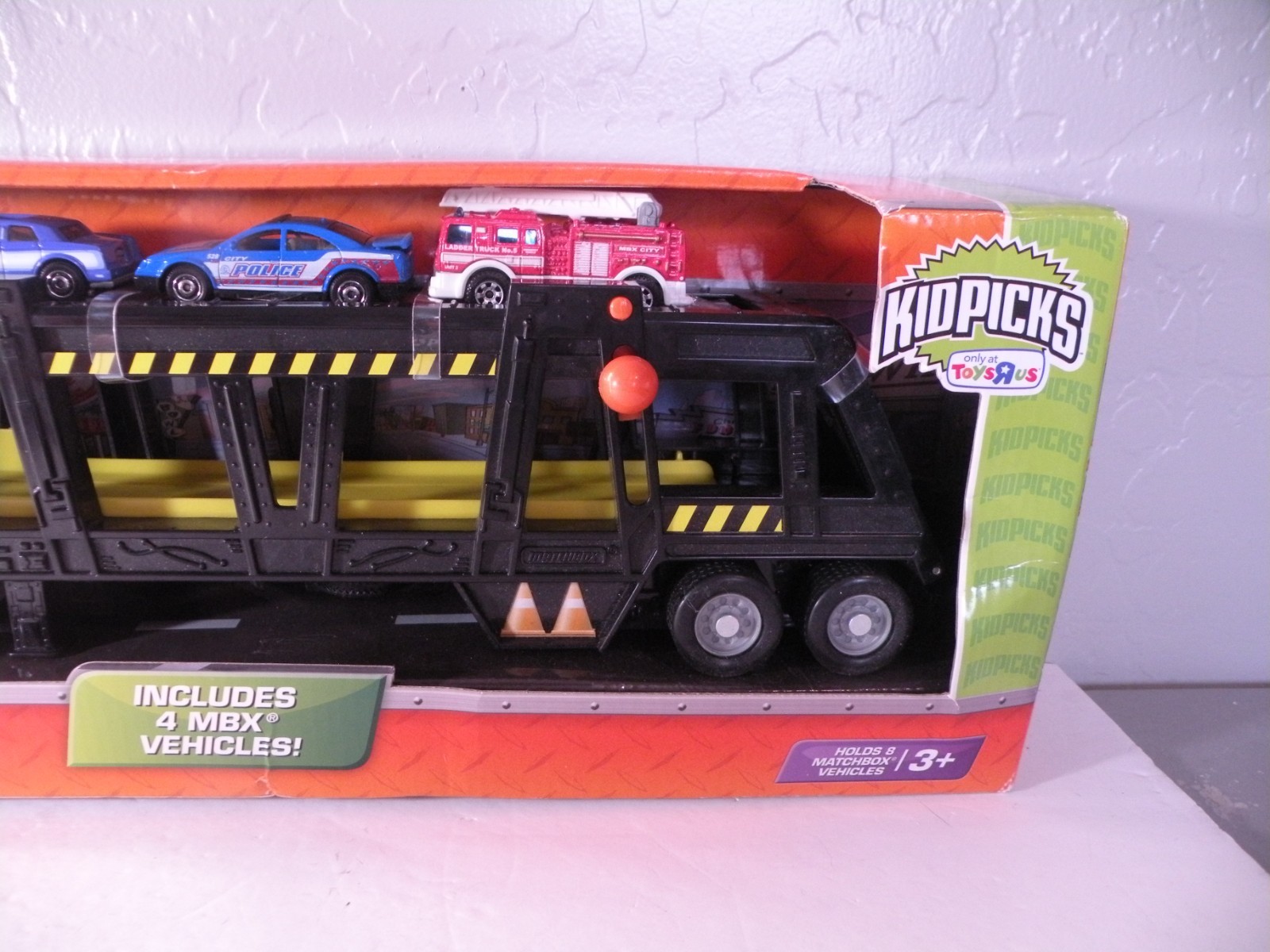 Toys R Us Kid Picks MATCHBOX Car Transporter Includes 4 MBX Vehicles New In Box