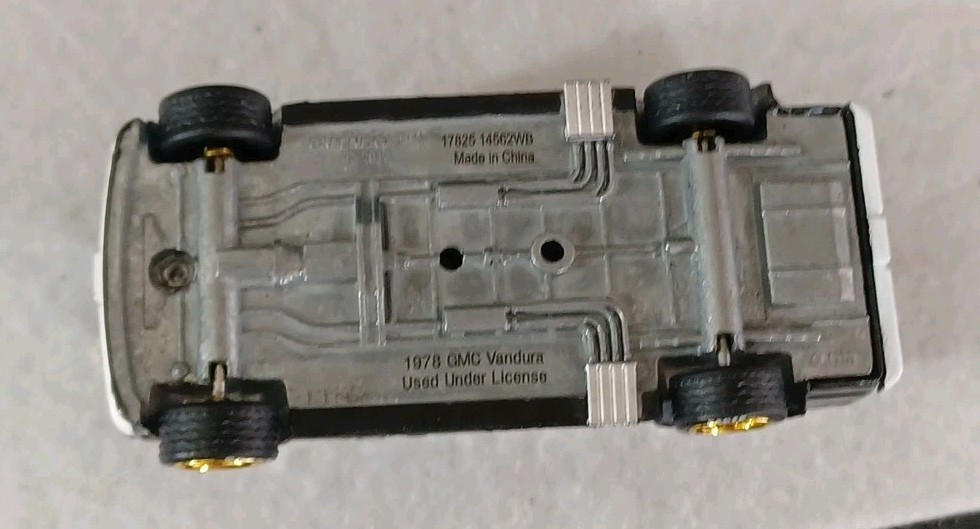 Greenlight ( CUSTOM) 1978 GMC VANDURA VAN
