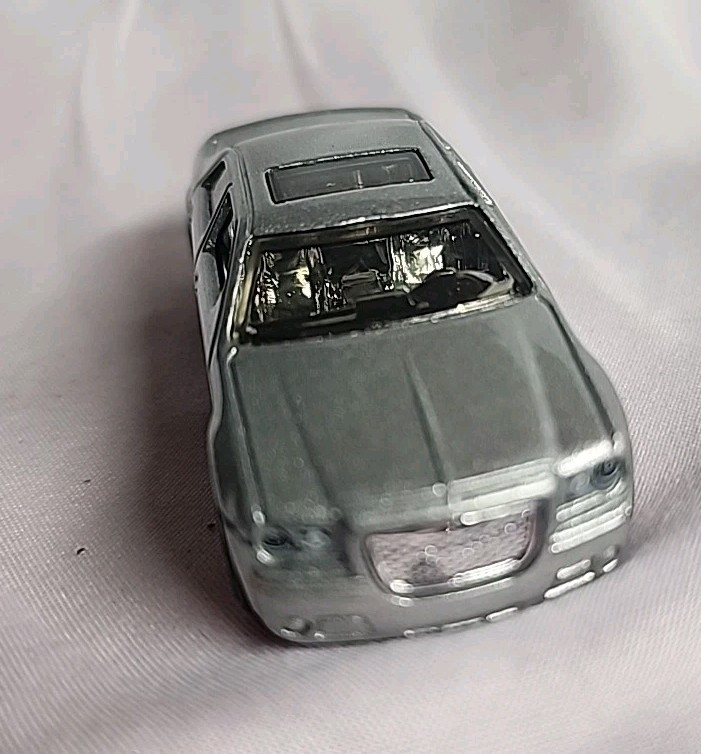 DCC 2005 Chrysler 300c Hemi In Silver Vintage Diecast Car 1:64