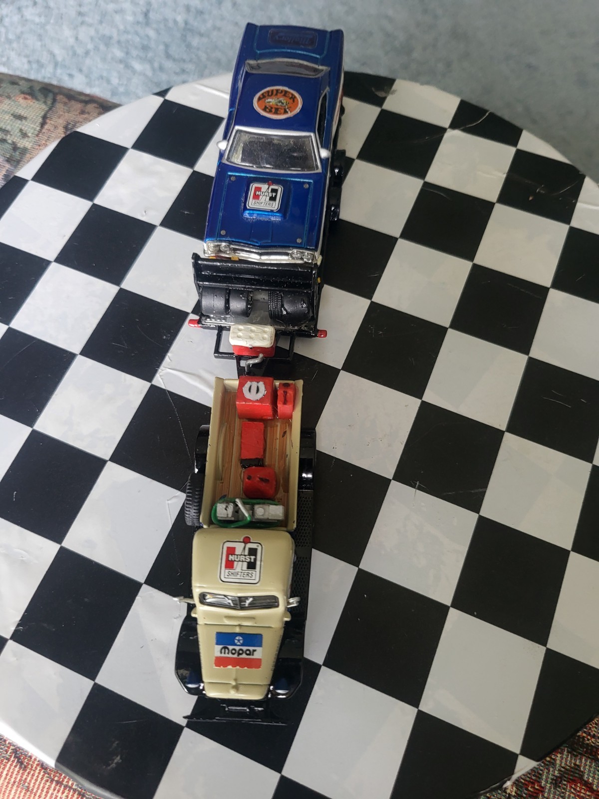 1948 DODGE POWER WAGON WRECKER”CHEVRON” & 69Plym RoadRunner 1/64 Scale Set