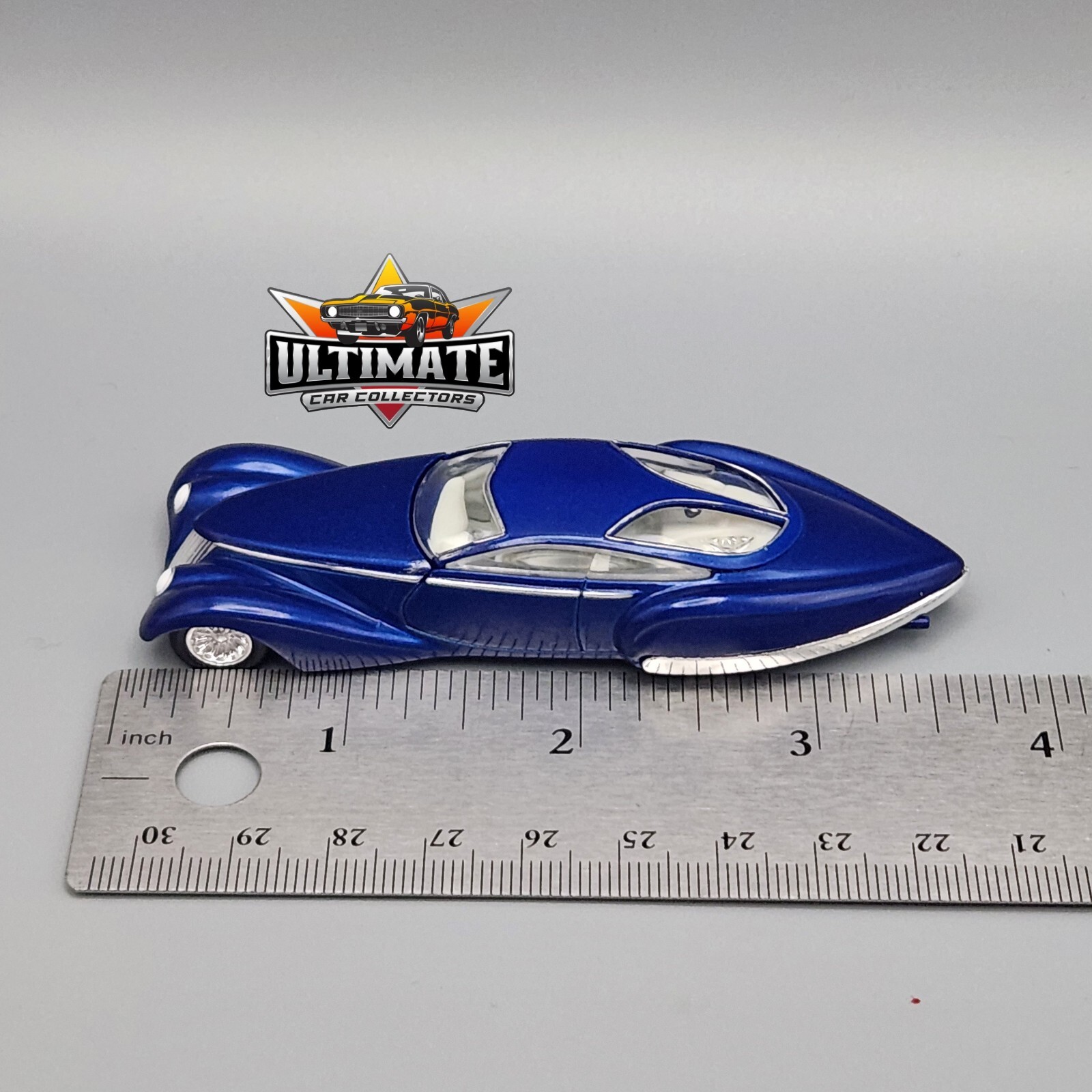Chip Foose Manhattan Original Custom Design Collectible 1:64 Scale Collector Car