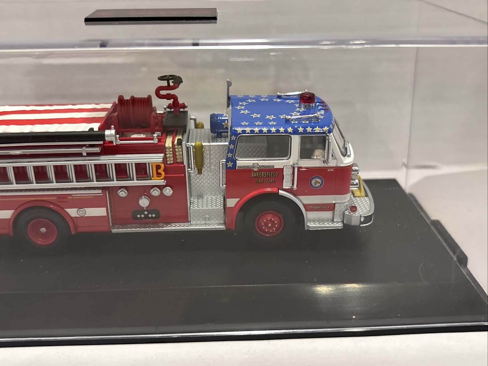 Code 3 Bakersfield Fire Dept Spirit Of 76 Limited Edition USA Flag 12860 1/64