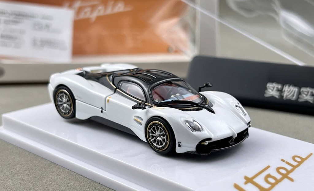 CM 1:64 White Utopia Racing Sports Model Diecast Metal Car