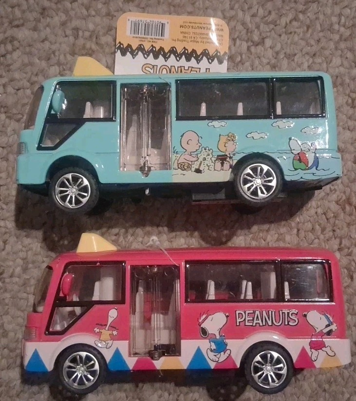 Peanuts Snoopy Diecast Pull-Back Bus Lot Of 2 Pink & Light Blue Charlie Brown