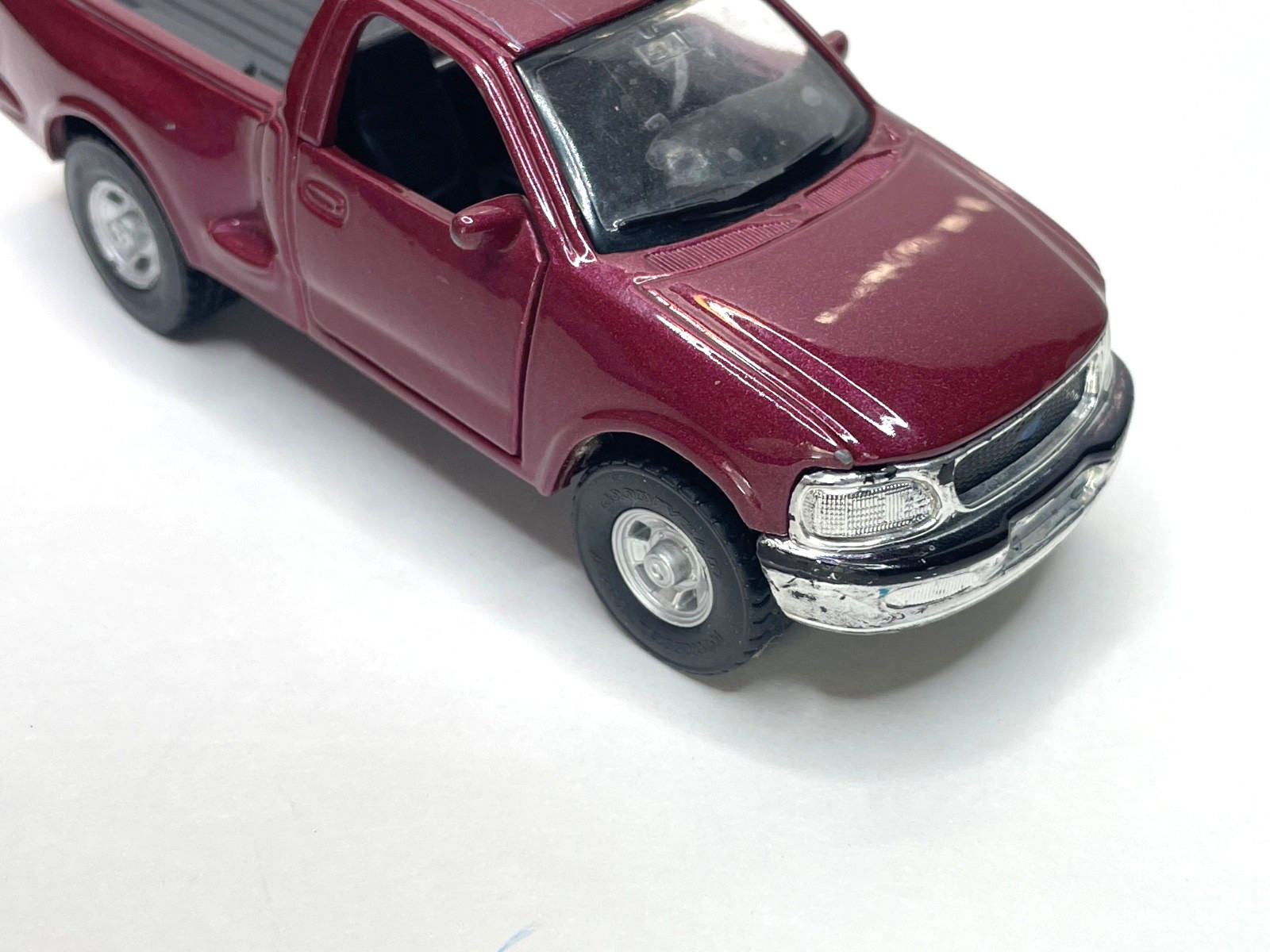 MAISTO 1998 FORD F SERIES PICKUP TRUCK 1/46 SCALE DIECAST METAL MAROON