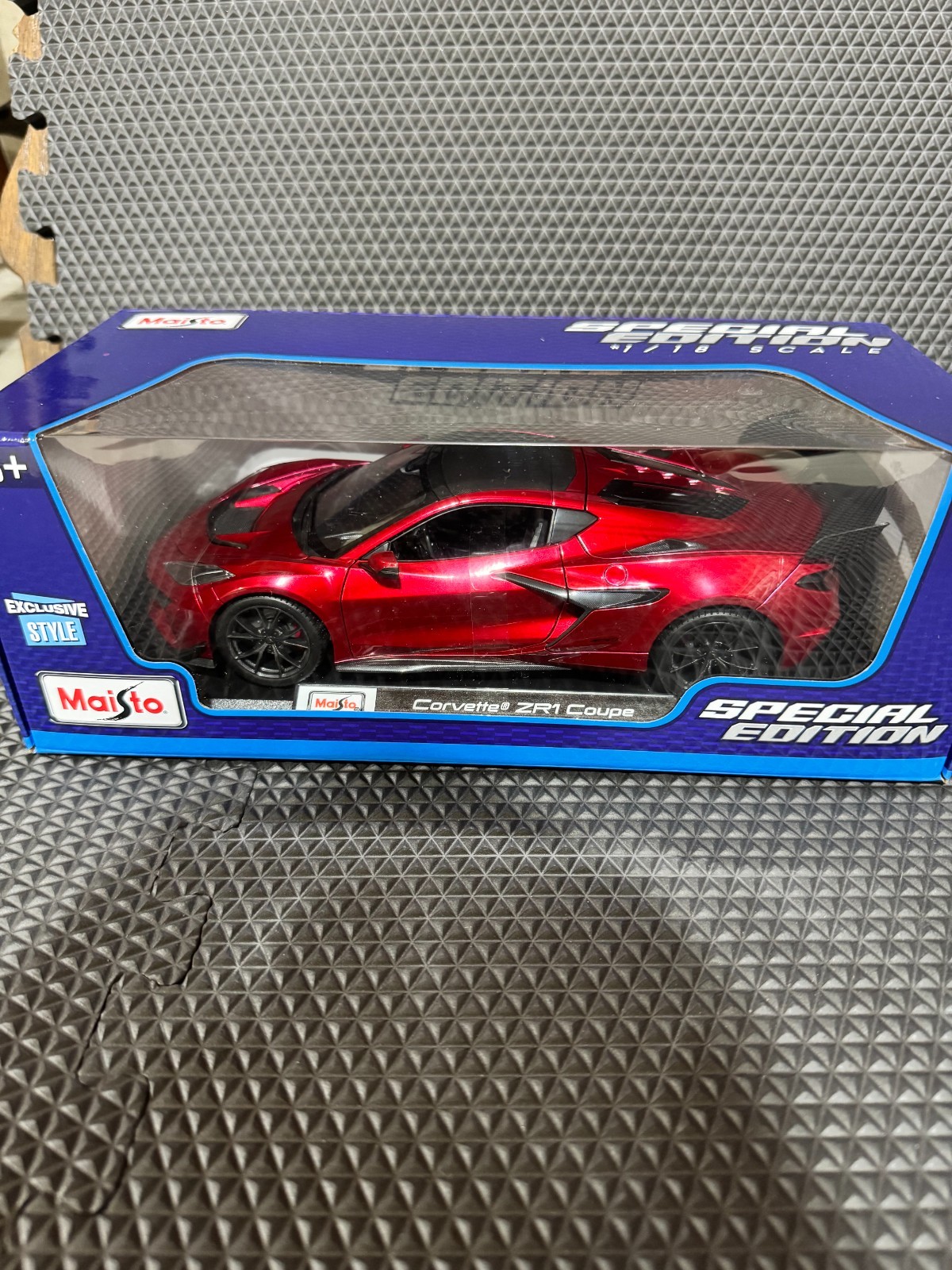 Corvette ZR1 Coupe 1:18 Maisto Exclusive Style Special Edition – Red