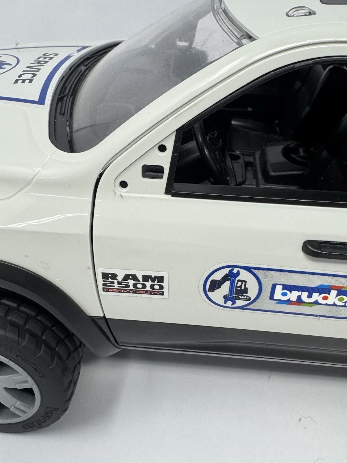 Bruder Dodge Ram 2500 Quad Cab Service Truck 1:16 Crane Truck Boxes Blue Light