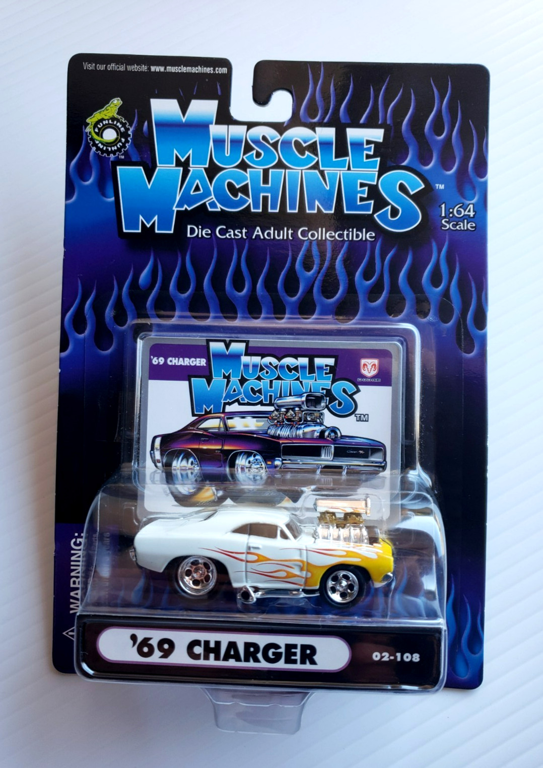 2002 Muscle Machines ’69 DODGE CHARGE White Opened Engine 1:64 #02-108 5SP MOC!
