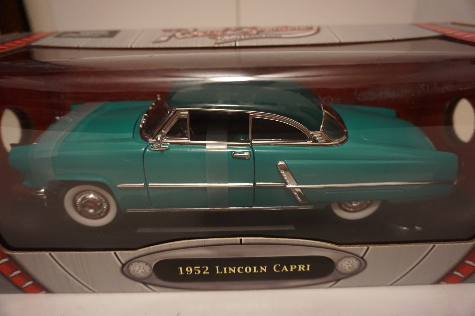 1/18 Road Signature 1952 Lincoln Capri Green (1167)