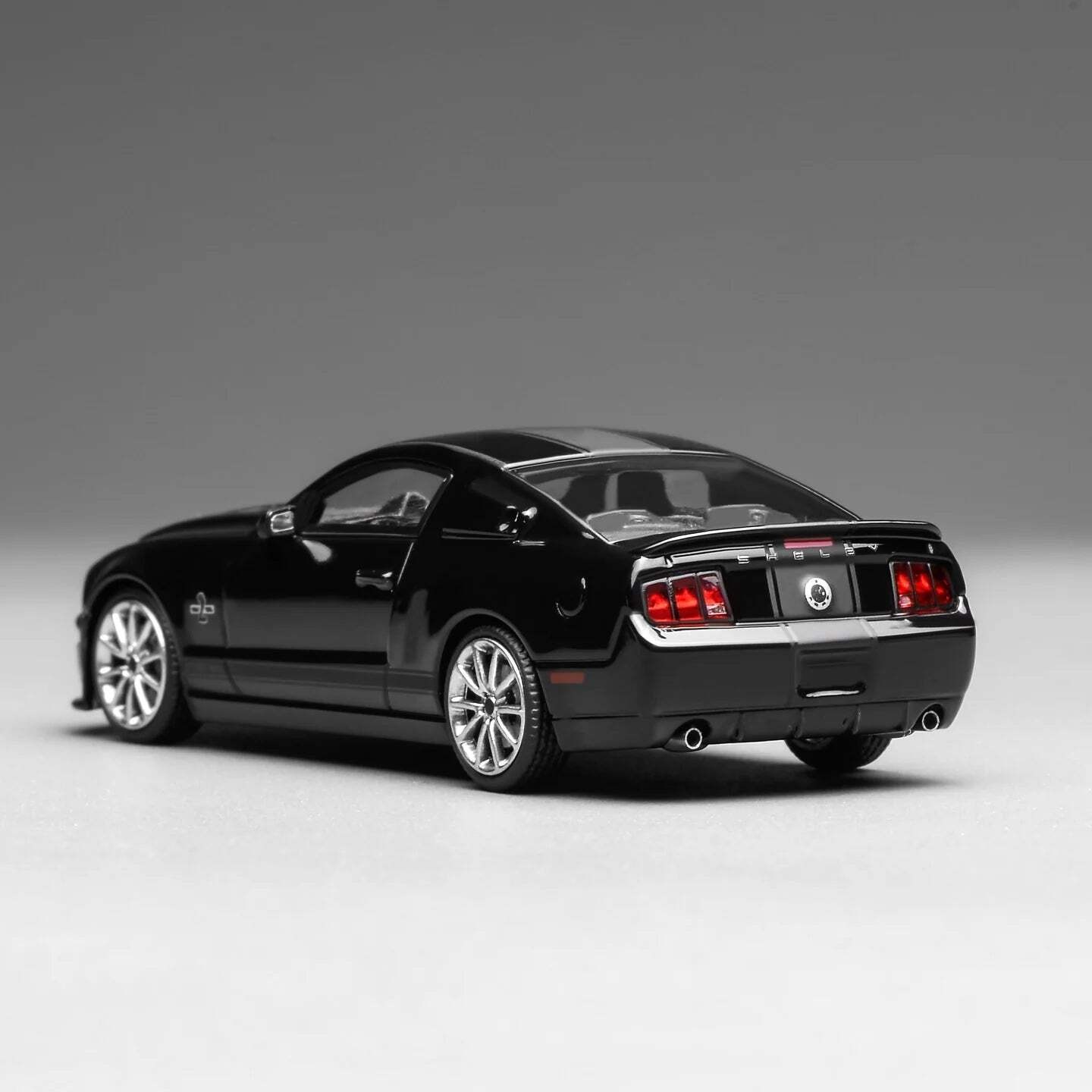 Motorhelix x Greenlight 1/64 Ford Mustang Shelby GT500 Super Snake 2007 Black