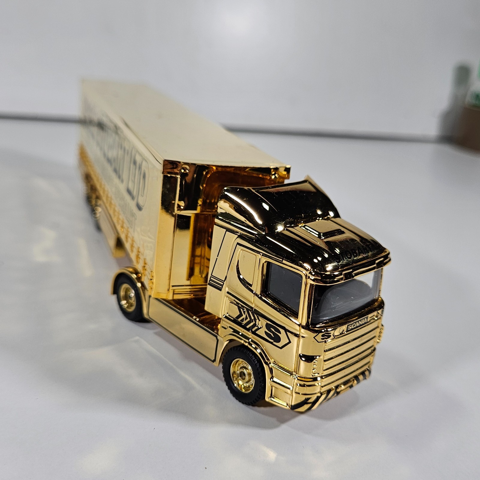 Corgi 1:64 Scale Eddie Stobart Story Gold Plated Scania Truck CC86610 Box Model.