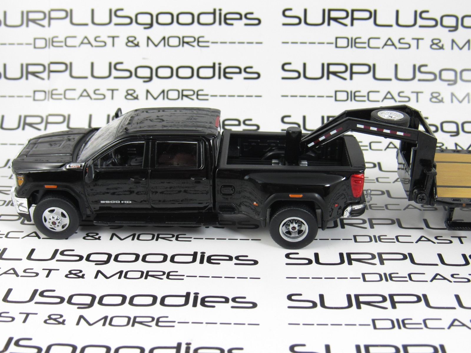Greenlight Black 2022 GMC SIERRA 3500 DENALI Dually Pickup w/Gooseneck Trailer