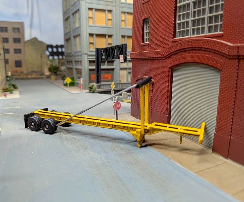 Custom Built 1/87 HO Scale Roll Off Semi Trailer & 40′ Scrap Metal Containers.