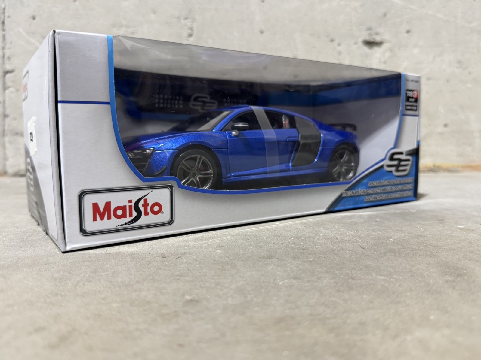Audi R8 GT 1:18 Maisto Special Edition Diecast Model – Blue