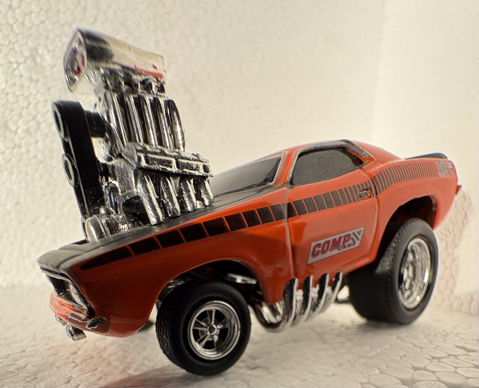 Muscle Machines 1970 Plymouth Barracuda AAR ‘Cuda 2000 Original Funline 1/64