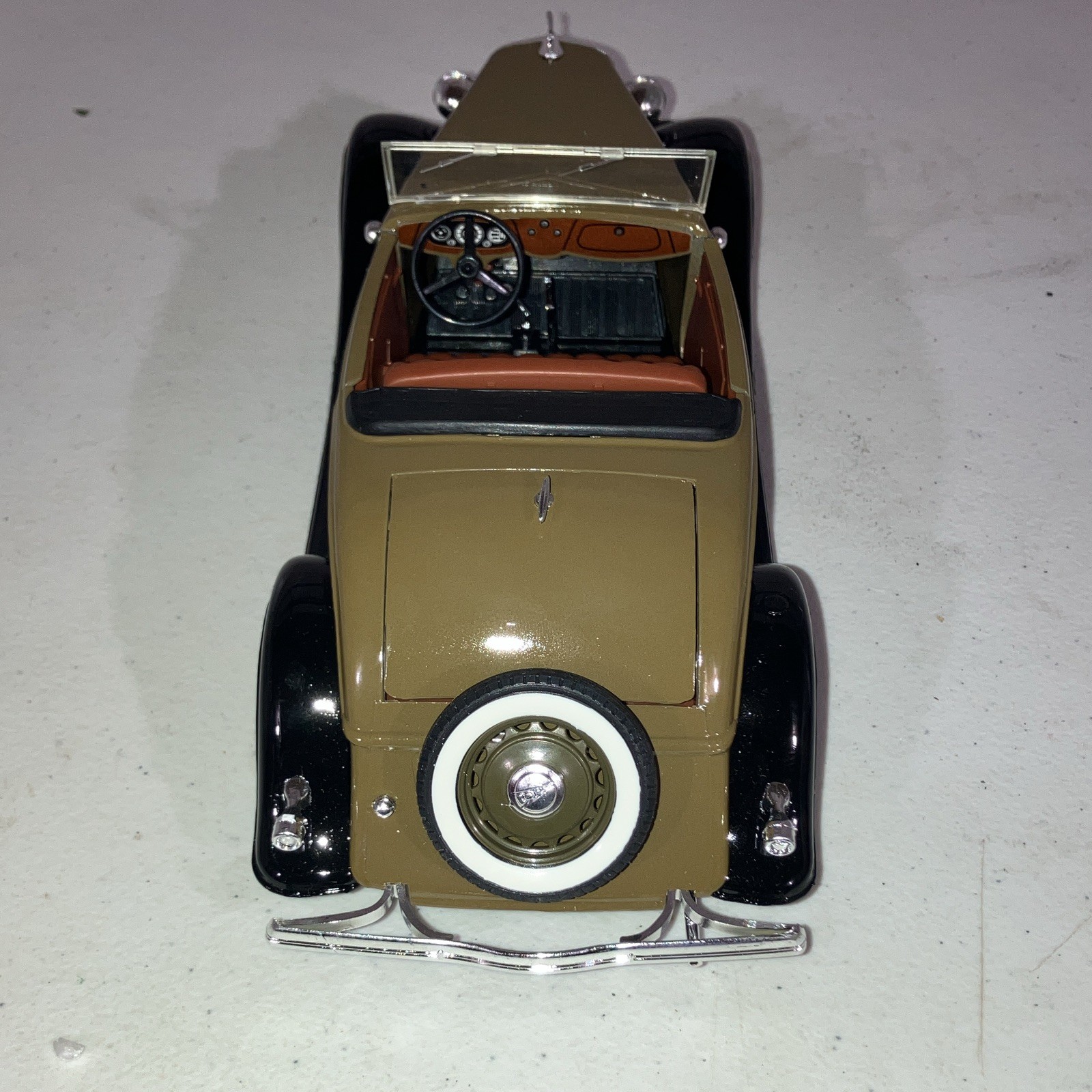 Fairfield Mint 1:24 1936 Ford Phaeton Diecast Tan/Black Opening Doors, Vintage