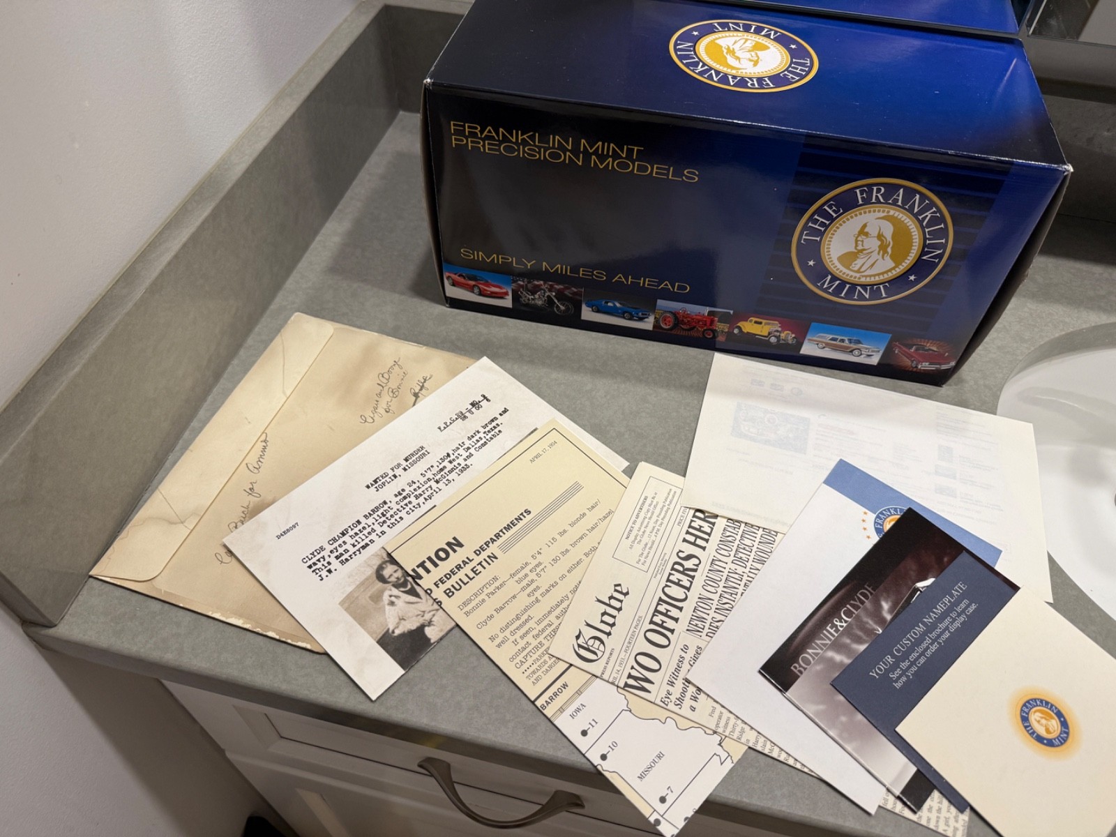 Bonnie and Clyde’s 1932 Ford V8 incl BOX ALL PAPERS AND ACCESSORIES. Beautiful!