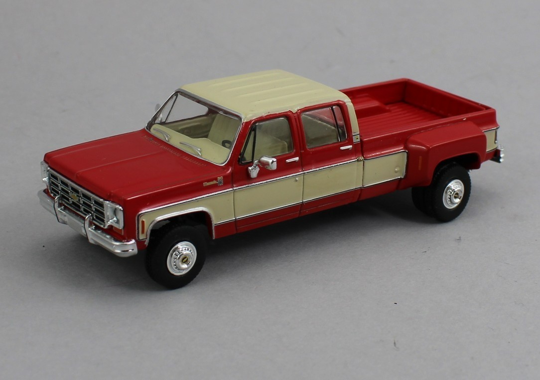 1:64 IXO Models *RED & TAN* 1975 Chevrolet Silverado C30 Dually Pickup Truck