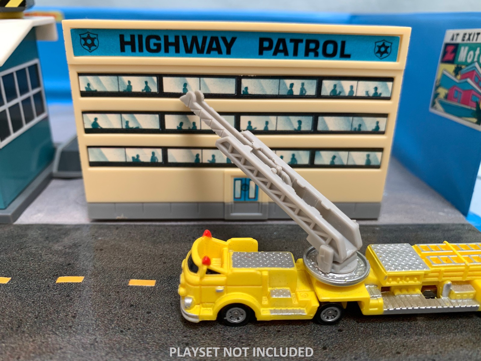 MICRO MACHINES SIZE N SCALE ARIAL FIRE LADDER TRUCK 1997 HOT WHEELS PLANET