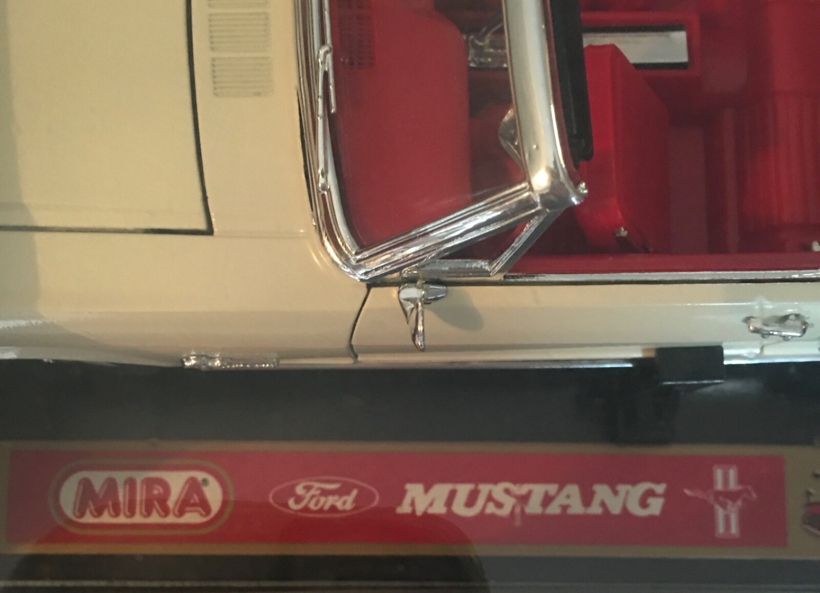 Ford Mustang 1964 1/2 White Convertible Vintage Mira Golden Line