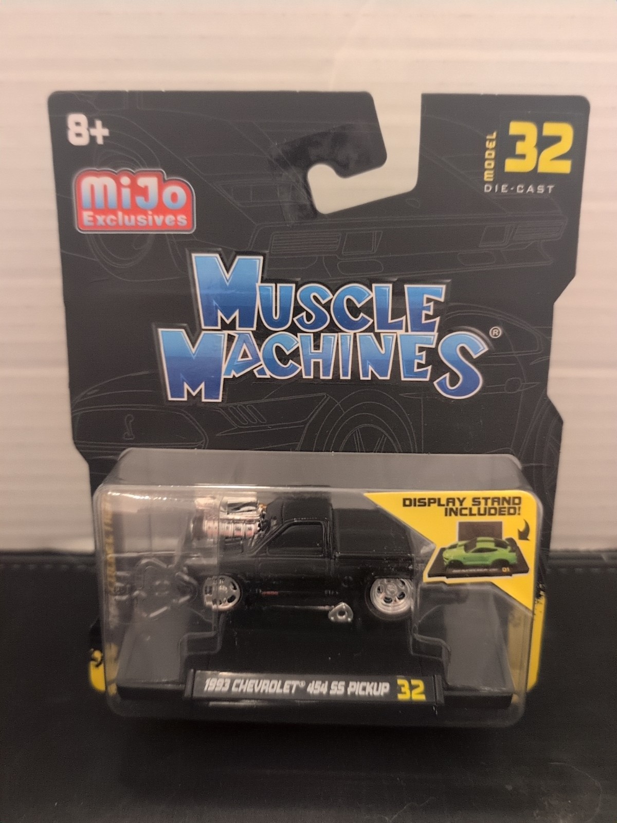 Muscle Machines 1:64 1993 Chevrolet 454 SS Pickup Truck Black 15572RD