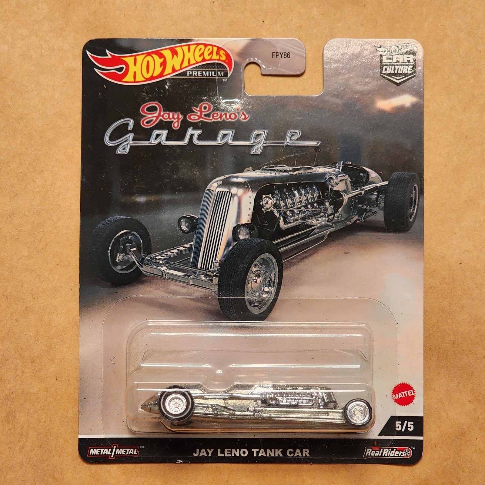 Hot Wheels Premiums Tank Car – Silver (HCJ85)