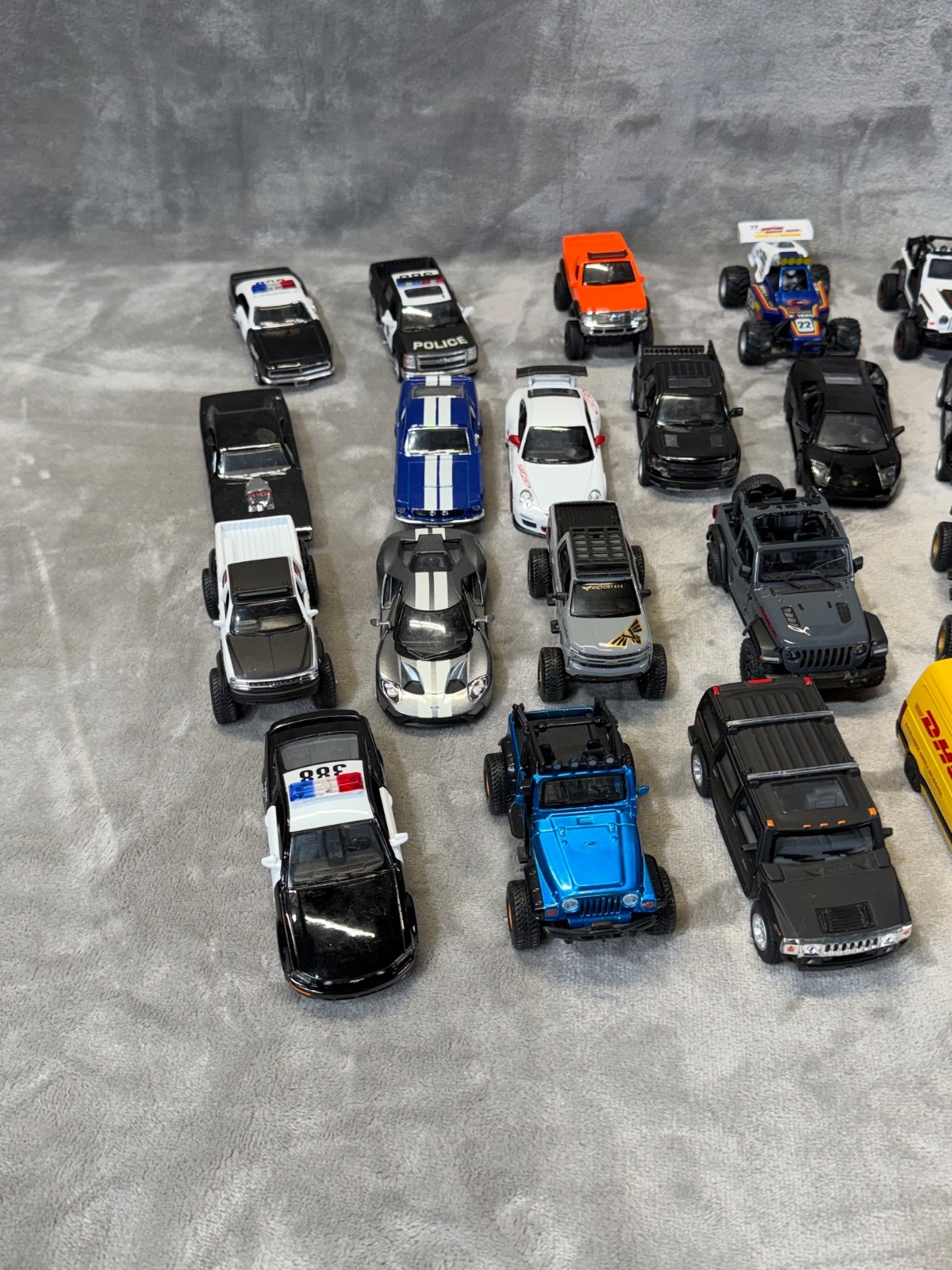Lot of (32) Diecast KINSMART & Other Pull Back Car ~ GREAT STARTER COLLECTION~