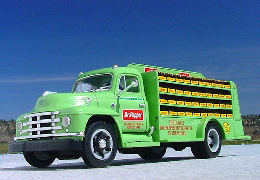 FIRST GEAR 1:34 Dr Pepper Diamond-T Bottler’s Truck 19-2013 Vintage Diecast NIB