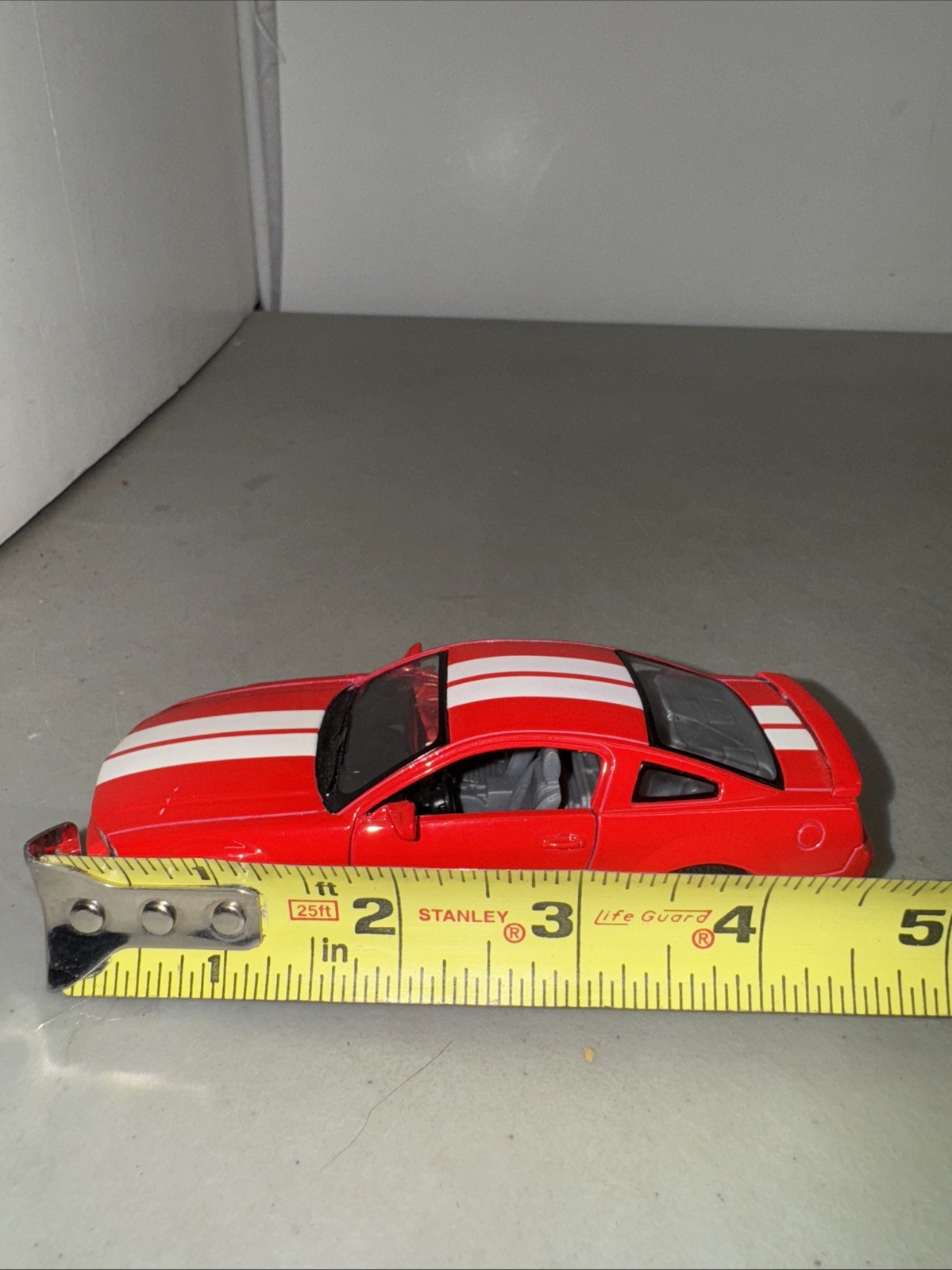 2006 Kinsmart Kintoy 1:32 Die Cast Ford Mustang Pull Back Action Toy Car Red
