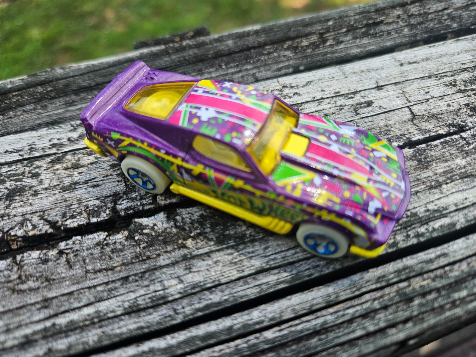 Rare 2014 Hot Wheels Blvd Bruiser Glow in Dark Wheels Diecast 1:64