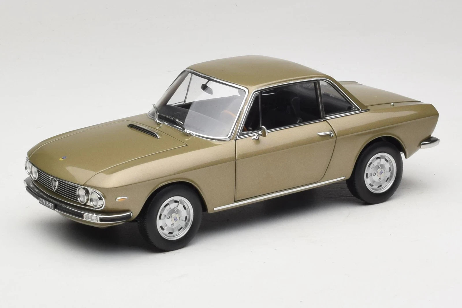 Norev 1971 LANCIA Fulvia 1:18 187895 BRONZE New in Box FULLY OPENING Bronce Gold