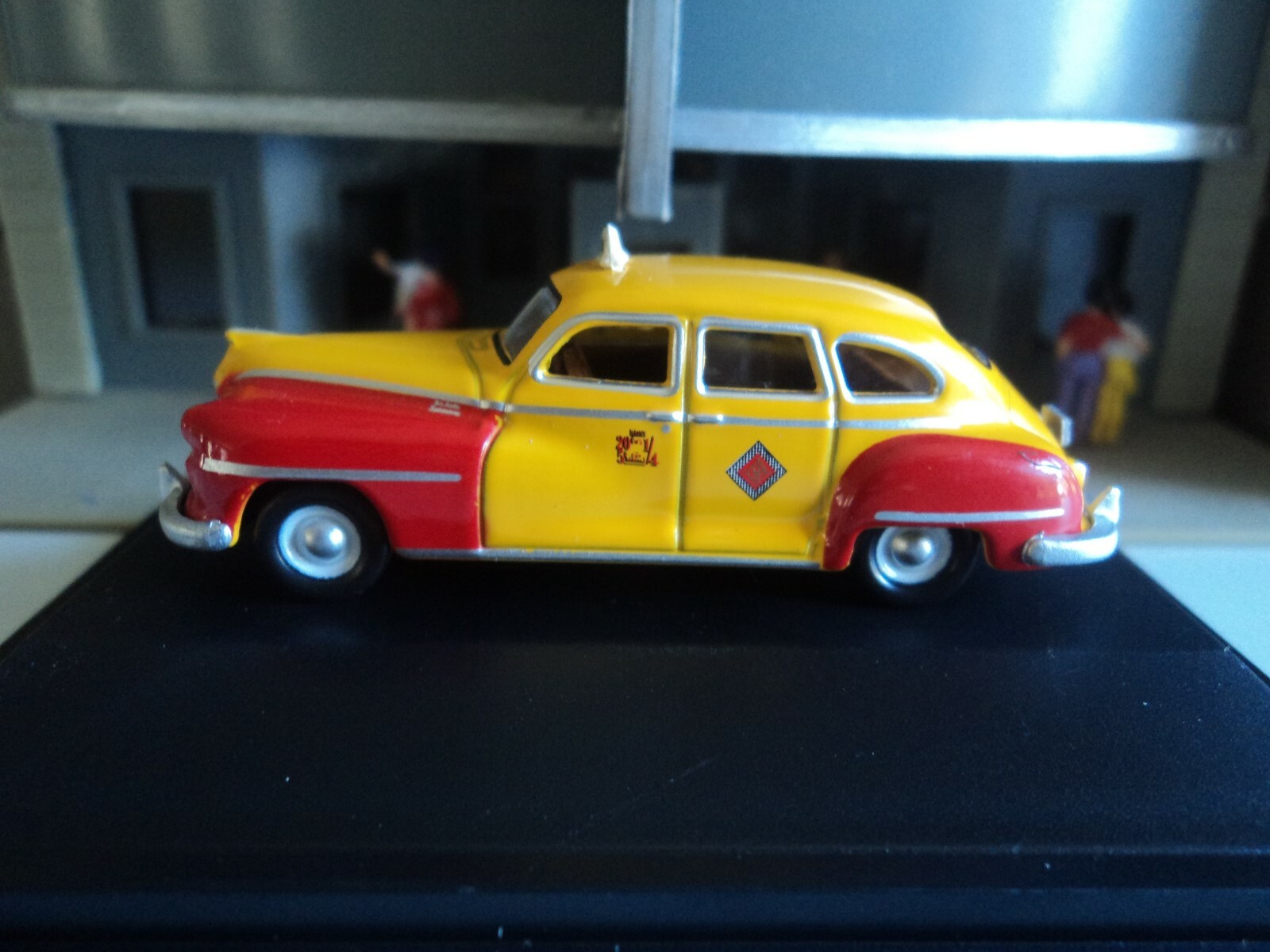 Oxford 1946-1948 DESOTO SUBURBAN Taxi 1/87 HO diecast car