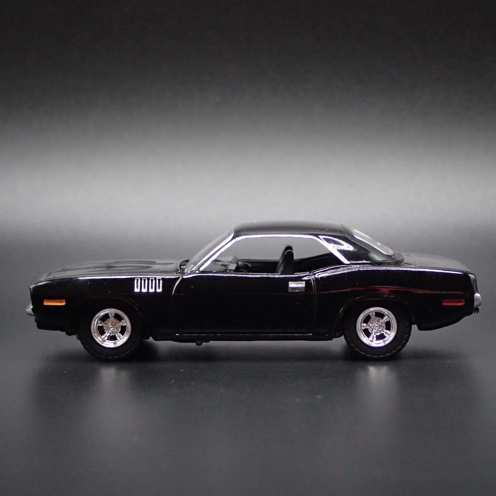 1971 71 PLYMOUTH CUDA MUSCLE CAR 1:64 SCALE COLLECTIBLE DIECAST MODEL CAR