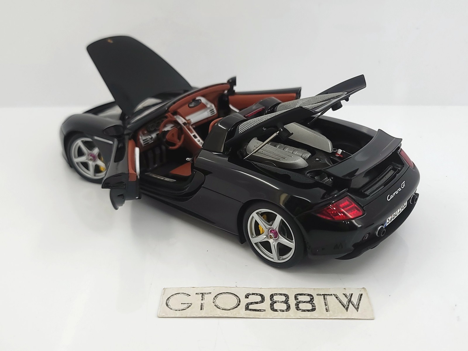 AUTOart 1:18 scale Porsche Carrera GT Black / Red Interior 78042 *AS IS*