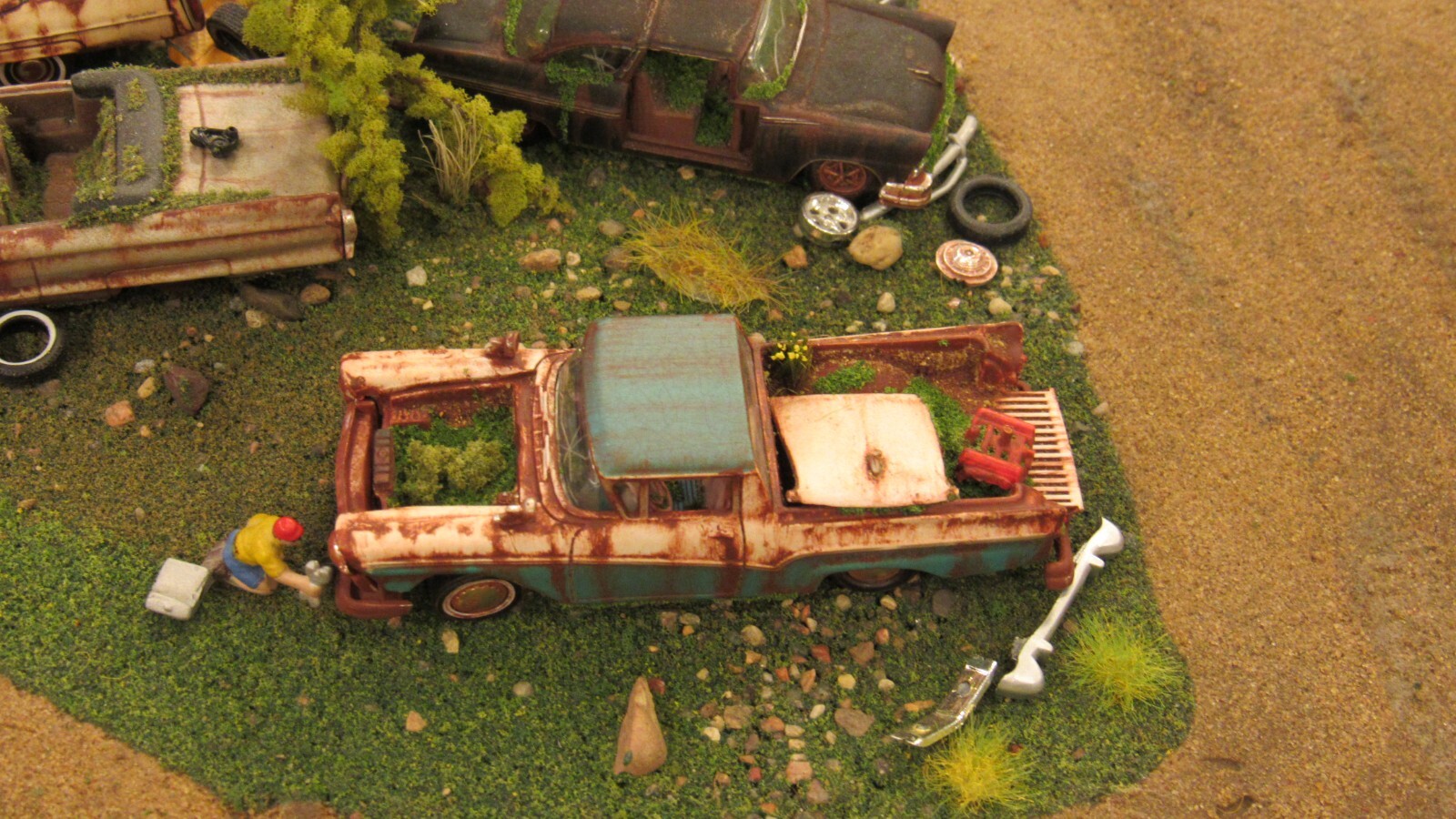 CUSTOM BUILT WEATHERED RUSTY JUNK PARTS YARD 1957 FORD RANCHERO CAR TRUCK 1:64/C