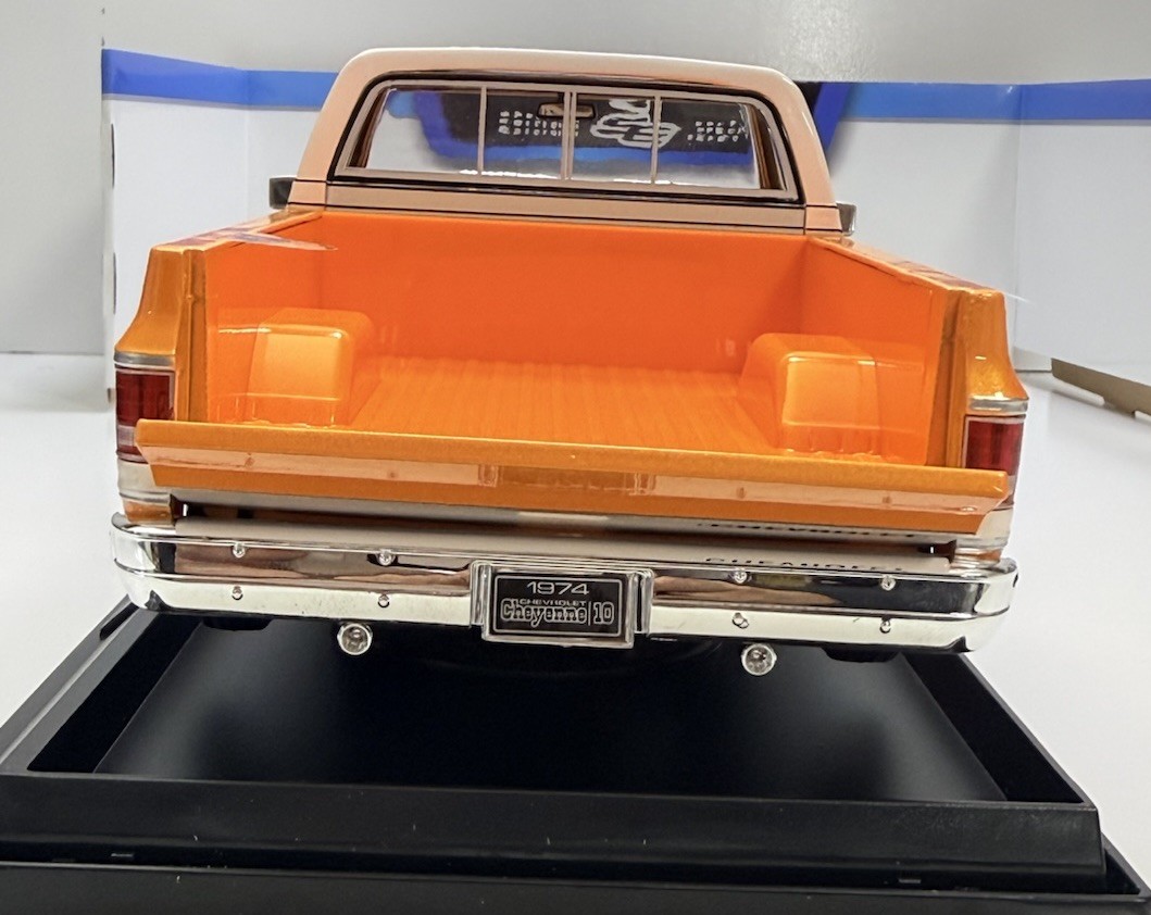 Maisto 1:18 1974 Chevrolet C10 Cheyenne Super Diecast Truck Orange/White Specia…