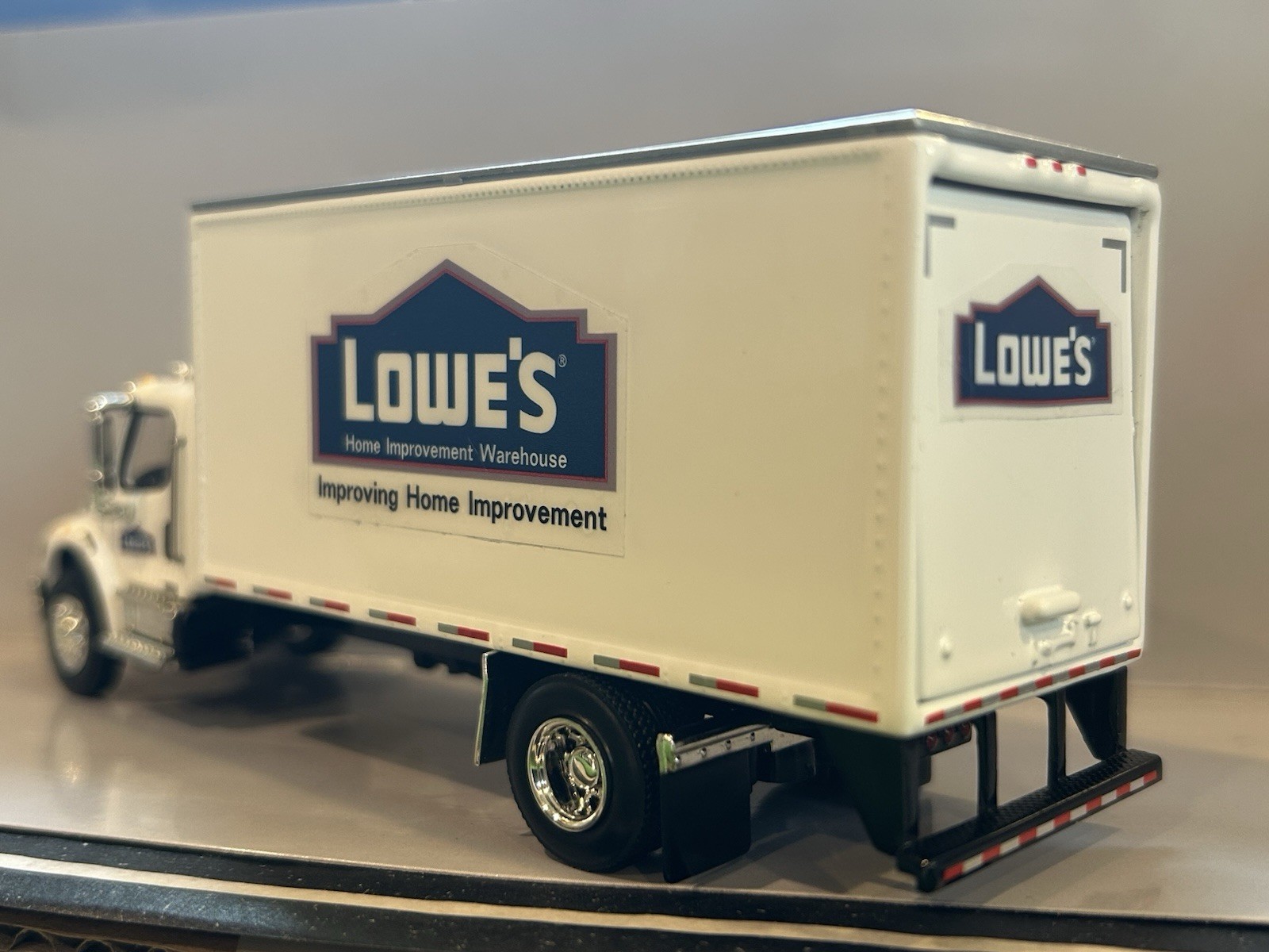 freightliner m2 106 Box Truck 1/64 …Spec Cast. DCP