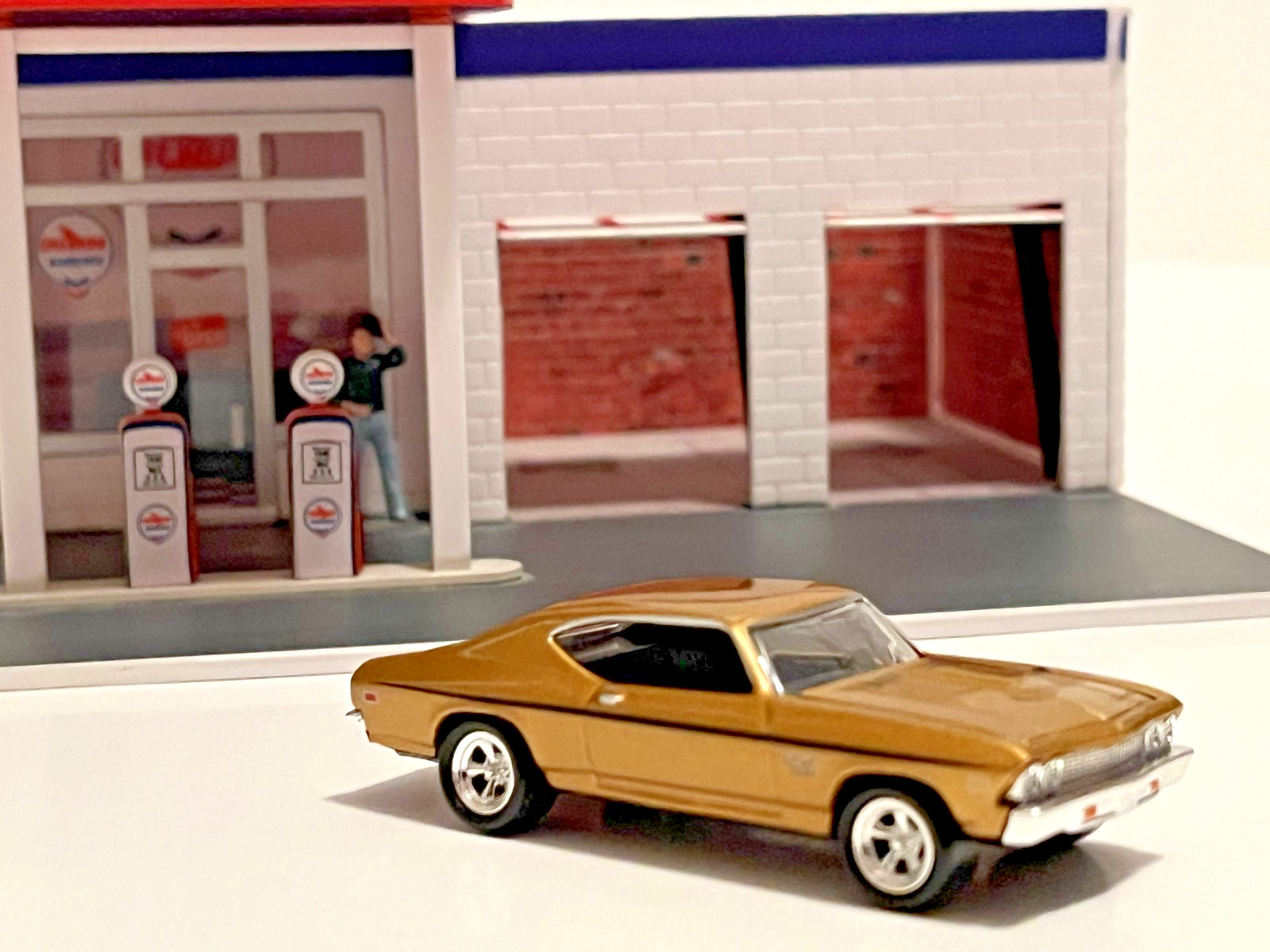 1:64 Hot Wheels Premium 1969 Chevy Chevelle SS 396 Bronze with Black Stripe