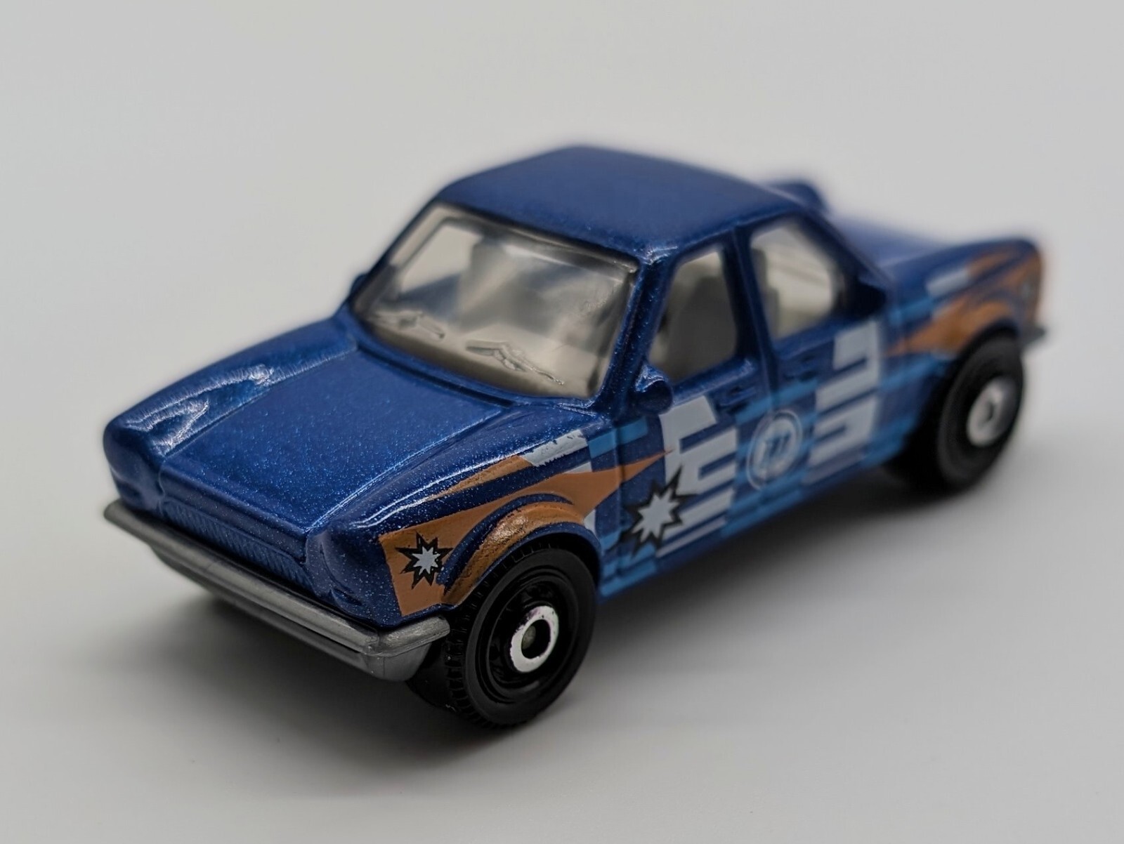 Push’n Puller Unique Custom 2 Driver Car 1/64 Scale Collectible Die-Cast Diorama