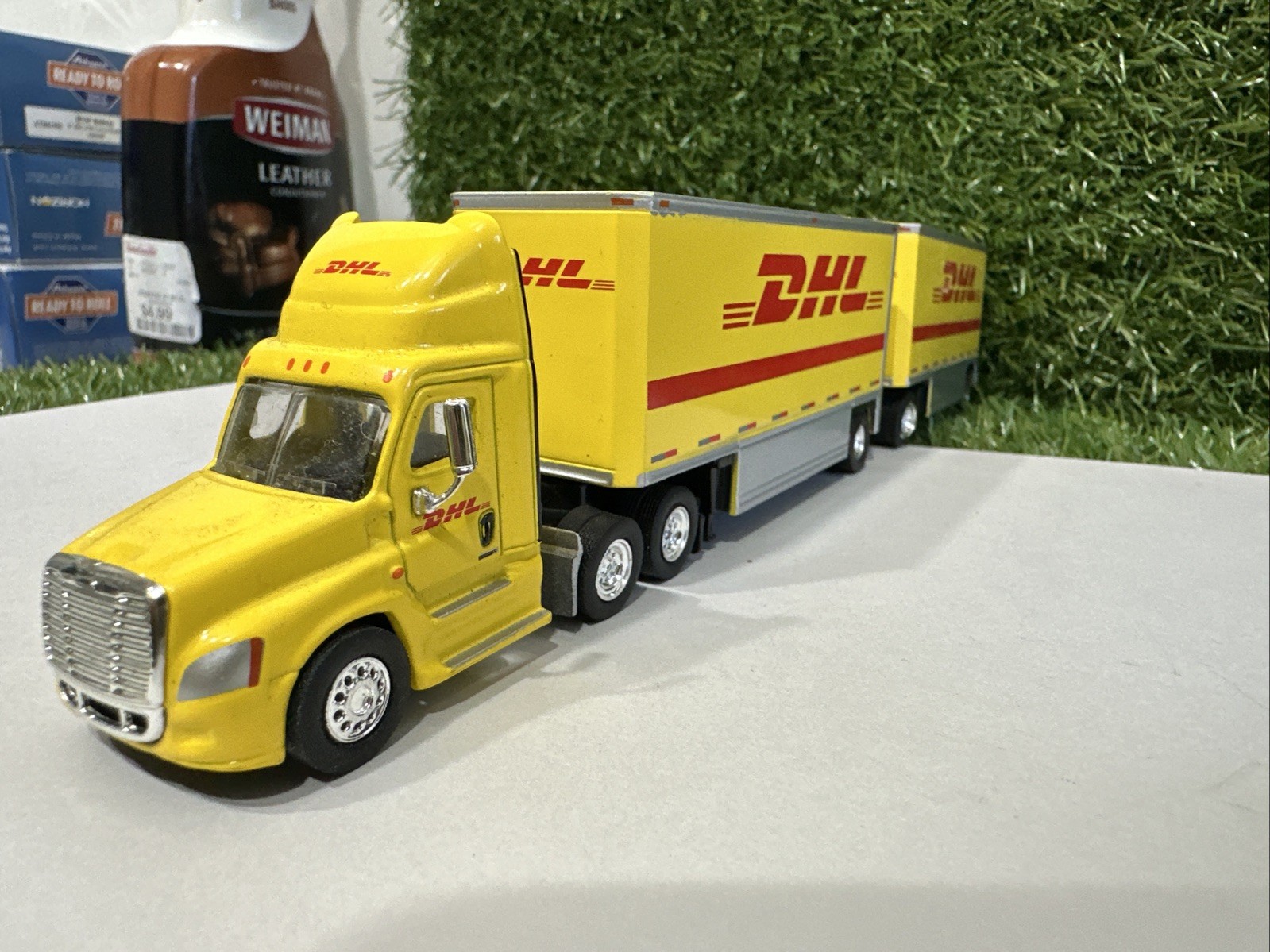 1/87 Scale Trucks N’ Stuff Freightliner Cascadia DHL With 28” DD Double SPT3120