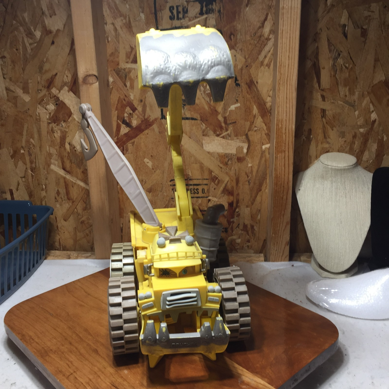 Disney Pixar Cars Screamin Banshee Junkyard Excavator 2008 ELECTRONICS BROKEN