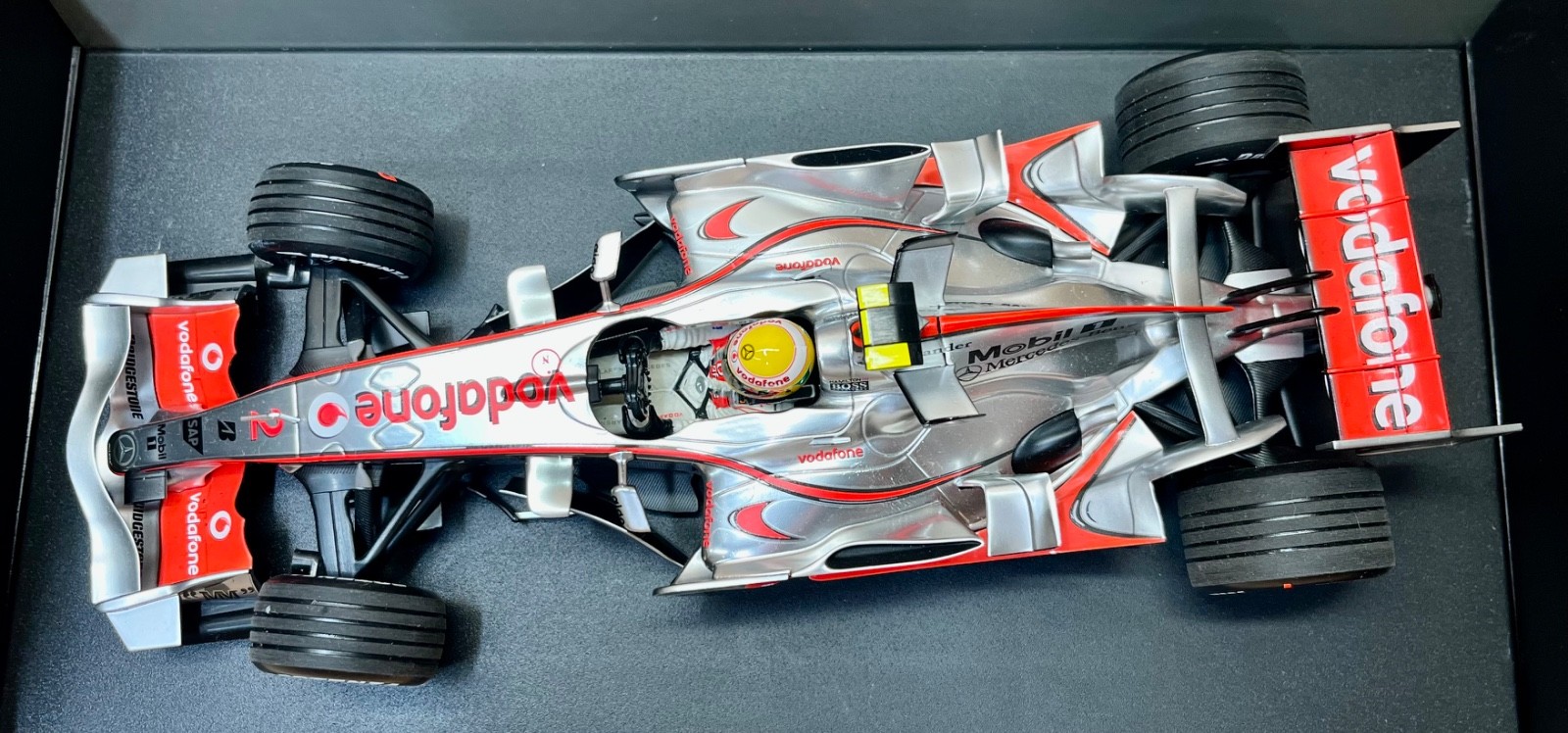 Minichamps 1:18 Scale F1 Vodafone McLaren Mercedes MP4-22 L Hamilton Model Boxed