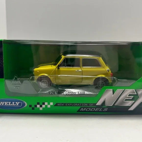 WELLY 1:24 BMW MINI Cooper 1300 Diecast Yellow