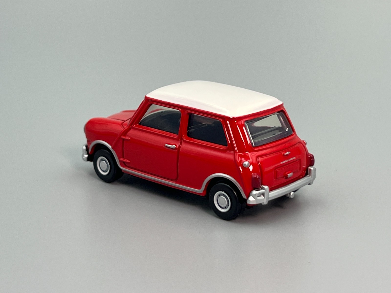 Morris Mini Cooper Classic Mini Red White Roof Tomica Premium #12 1/50 scale