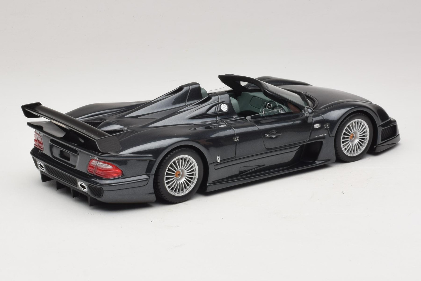 Mercedes CLK GTR Roadster Gray 1:18 GT Spirit | GT960