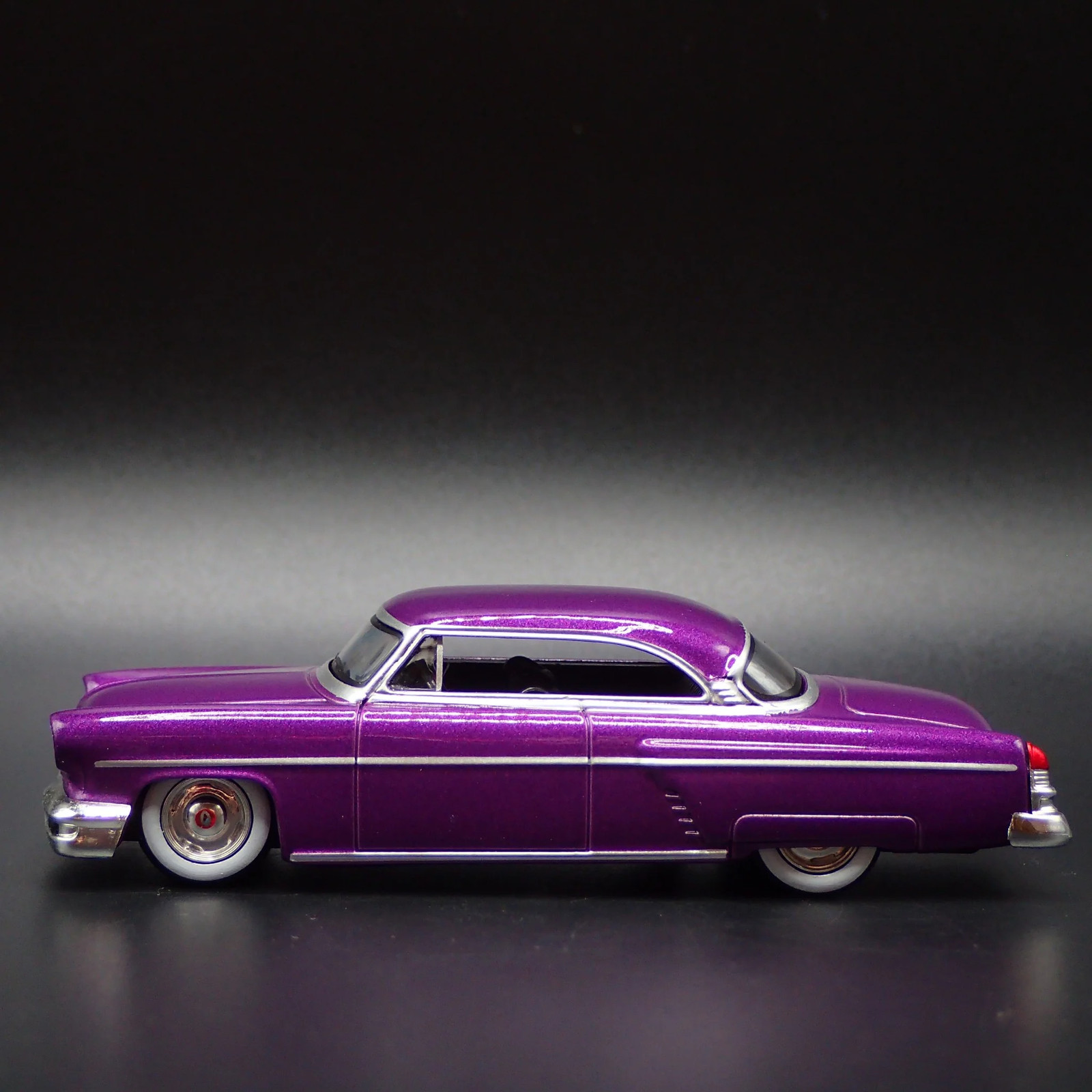 1954 54 LINCOLN CAPRI RARE 1:64 SCALE COLLECTIBLE DIORAMA DIECAST MODEL CAR