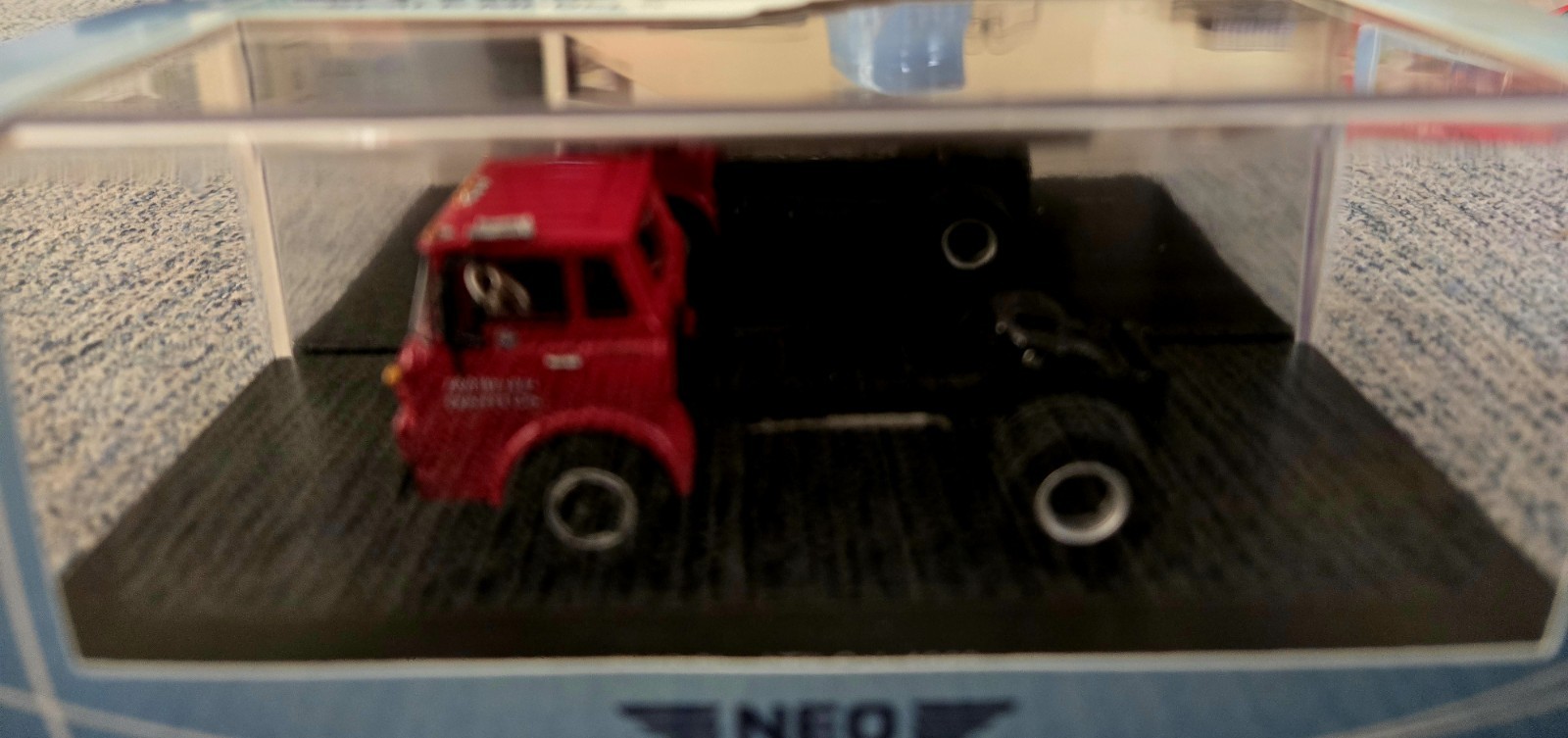 1/64 Scale 1960 GMC Steel Tilt Cab Tractor Unit Truck Resin Model – Neo NEO64075