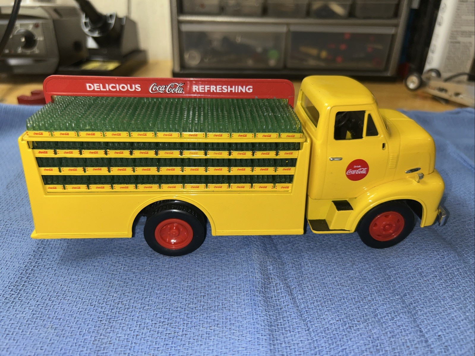 1/24 Ertl Coca Cola 1953 Ford C-500 Delivery Truck Diecast Bank