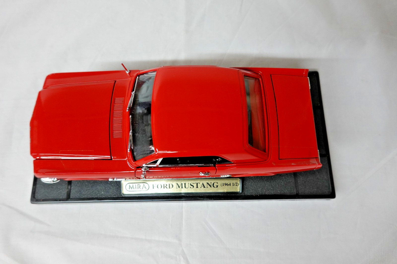 Mira 6126 1964 1/2 Red Ford Mustang Hardtop Golden Line 1:18